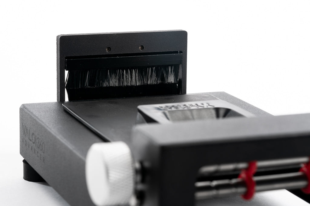 360 Duster with VALOI Advancer close-up on a white background.