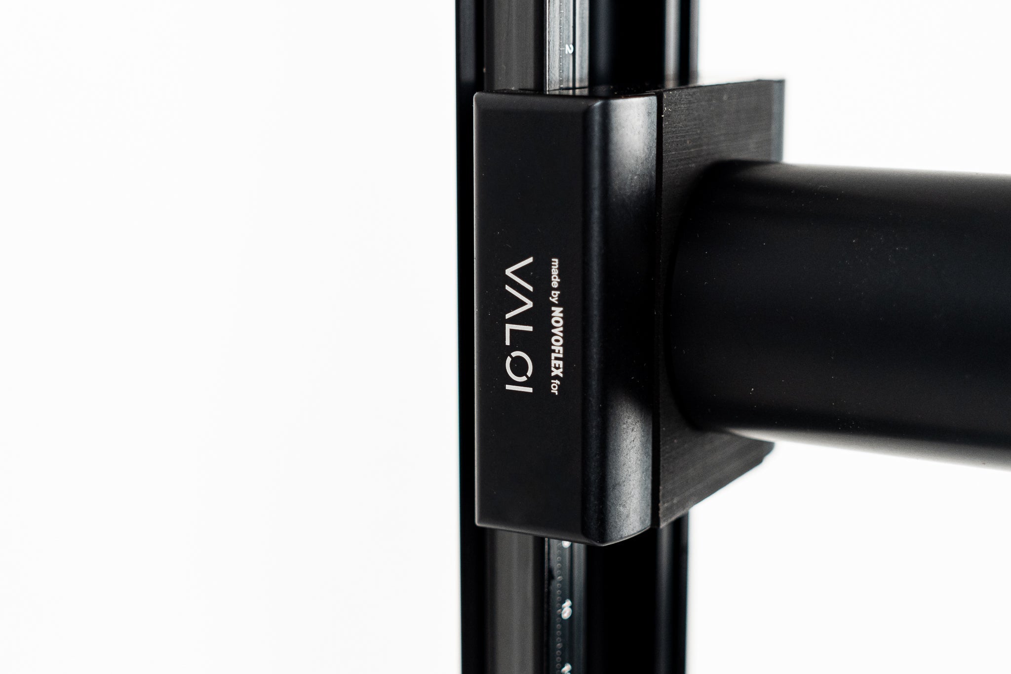 Novoflex Repro 650 stand close-up with text on a white background.